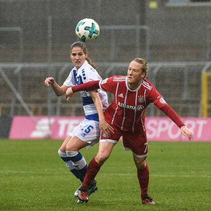 Pia Rijsdijk Duisburg 25 Melanie Behringer FC Bayern Munich FCB 7 duel duel tackle Dynamics Action Action Football Allianz Women Bundesliga FC Bayern Munich MSV Duisburg xslx
