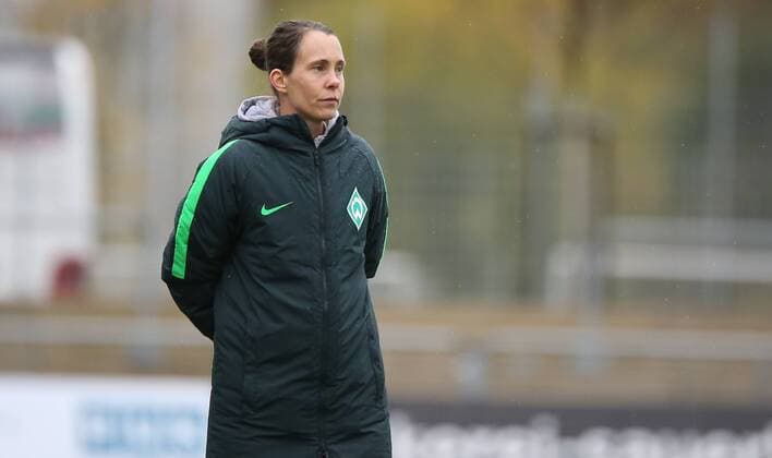 05 11 2017 xcex Germany Frankfurt Football Womens Football Alliance Women Bundesliga Season 2017 2018 1 FFC Frankfurt SV Werder Bremen Coach Carmen Roth Bremen on the sidelines