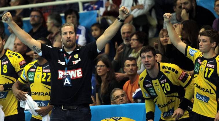 05.11.2017 Szeged(Hungary) Mol Pick Szeged-Rhein Neckar Löwen EHF Champions League men s handball Oliver Roggisch(2L) Rhein Neckar Löwen coach celebrate during match with Momir Rnic(c) and Jerry Tollbring(r) : 
