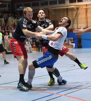 05 11 2017 Handball Season 2017 2018 3 League Men HC Erlangen HCE II TV Großwallstadt Maximilian Lux 10 HC Erlangen II left and Nicolas Gräsl 19 HC Erlangen II back against Tom Spieß 31 TV Großwallstadt l right