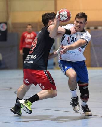 05 11 2017 Handball Season 2017 2018 3 League Men HC Erlangen HCE II TV Großwallstadt Nicolas Gräsl 19 HC Erlangen II Florian Eisenträger 8 TV Großwallstadt right