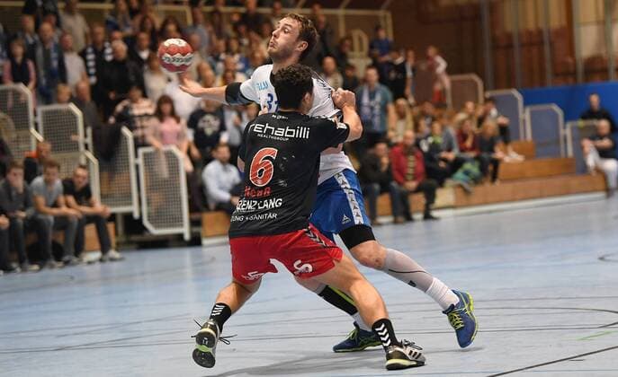 05 11 2017 Handball Season 2017 2018 3 League Men HC Erlangen HCE II TV Großwallstadt Ferdinand Neuß 6 HC Erlangen II front Tom Spieß 31 TV Großwallstadt behind