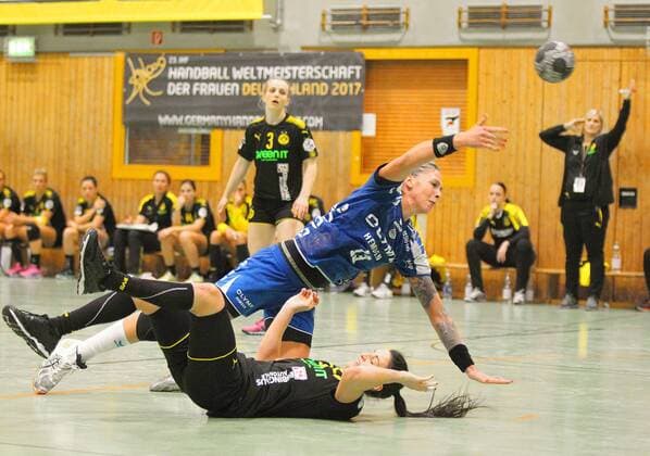 Luisa Schulze Bietigheim 13 jumps into the circle and throws Mira Emberovics Dortmund 55 is playing at the match Borussia Dortmund vs SG BBM Bietigheim Handball Women DHB Cup Eight Finals 05 11 2017 Dortmund Copyright: xHommes Eibner-Pressefotox EP_MHS
