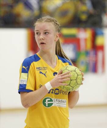 Germany Kriftel 05 11 2017 Handball Hessen 3 League West Women Season 2017 2018 TuS Kriftel red HC Leipzig yellow v l Pauline Uhlmann Leipzig Sport TuS Kriftel HC Leipzig