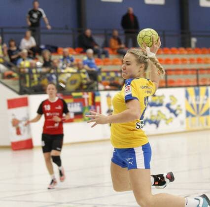 Germany Kriftel 05 11 2017 Handball Hessen 3 League West Women Season 2017 2018 TuS Kriftel red HC Leipzig yellow v l Lilli Röpcke Leipzig Sport TuS Kriftel HC Leipzig