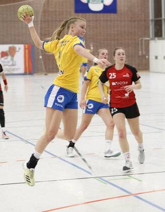 Germany Kriftel 05 11 2017 Handball Hessen 3 League West Women Season 2017 2018 TuS Kriftel red HC Leipzig yellow v l Pauline Uhlmann Leipzig Sport TuS Kriftel HC Leipzig