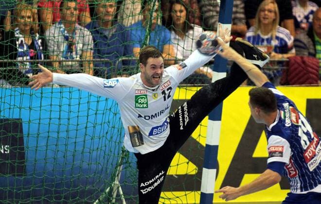 05.11.2017 Szeged(Hungary) Mol Pick Szeged-Rhein Neckar Löwen EHF Champions League men s handball Andreas Palicka(L) Rhein Neckar Löwen stoopped shoot Dmitry Zhitnikov(r)Mol Pick Szeged : 