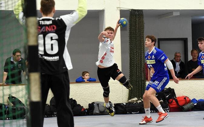 05 11 2017 xpsx Handball A Youth 1 Bundesliga HSG Hanau TVG Junior Academy v l Robert Tschuri TVG Leon Götz Hanau Hanau Hessen Germany