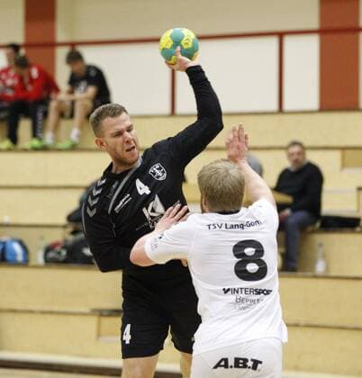 Germany Hattersheim 05 11 2017 Handball Hessen Landesliga Mitte Mens Season 2017 2018 TSG Eddersheim red TSV Lang Göns ws v l Kevin Pappisch Eddersheim Christopher Jänicke Lang Göns Sport TSG Eddersheim TSV Lang Göns