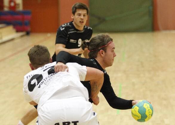 Germany Hattersheim 05 11 2017 Handball Hessen Landesliga Mitte Mens Season 2017 2018 TSG Eddersheim red TSV Lang Gons ws v l Patrick Engel Lang Gons Janis Bendix Eddersheim Sport TSG Eddersheim TSV Lang Gons