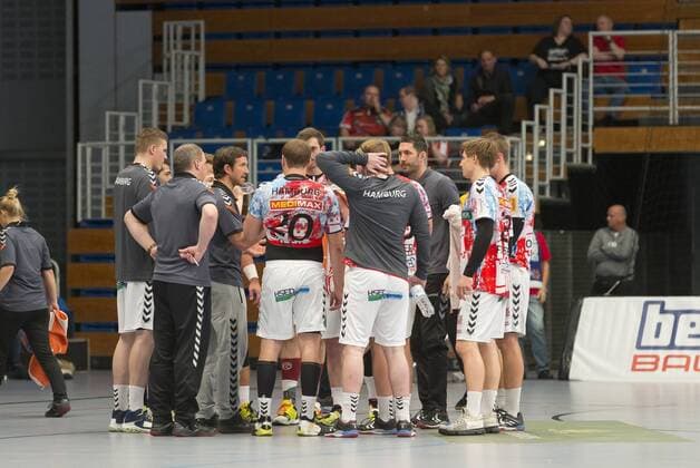 Handball Handball 3 Liga Nord 2017 2018 Handball Sportverein Hamburg vs Oranienburger HC Coach Torsten Jansen Hamburg third from left Co coach Blazenko Lackovic Hamburg third from right Sporthalle Hamburg Hamburg