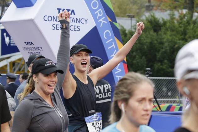 Super Model Karlie Kloss reacts when she crosses the finish line completing the NYRR TCS New York City Marathon in New York City on November 5, 2017. 50,000 runners from the Big Apple and around the world raced through the five boroughs on a course that winds its way from the Verrazano Bridge before crossing the finish line by Tavern on the Green in Central Park.  NYP20171105140 JOHNxANGELILLO