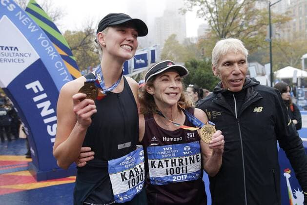 Super Model Karlie Kloss stands with NYRR president Peter Ciaccia and Katherine Switzer after completing the NYRR TCS New York City Marathon in New York City on November 5, 2017. 50,000 runners from the Big Apple and around the world raced through the five boroughs on a course that winds its way from the Verrazano Bridge before crossing the finish line by Tavern on the Green in Central Park.  NYP20171105145 JOHNxANGELILLO