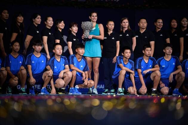 Julia Goerges of Germany, center, holds up her trophy during the award ceremony after defeating CoCo Vandeweghe of the United States in their final match of the women s singles during the Hengqin Life WTA Tennis Damen Elite Trophy Zhuhai 2017 tennis tournament in Zhuhai city, south China s Guangdong province, 5 November 2017. Germany s Julia Goerges stormed to victory at the WTA Elite Trophy, hammering number two seed CoCo Vandeweghe in the final to snatch her second title of the year. The 29-year-old made an unexpected comeback in the first set to take down the fiery Vandeweghe 7-5, 6-1 in Zhuhai, China, with fellow German and tennis legend Steffi Graf in the audience. With the title, Goerges is set to end the season with a career-high ranking of world number 14. She joins other Elite Trophy winners Petra Kvitova and Venus Williams. Goerges rallies past Vandeweghe to lift WTA Elite Trophy  20171105_83902