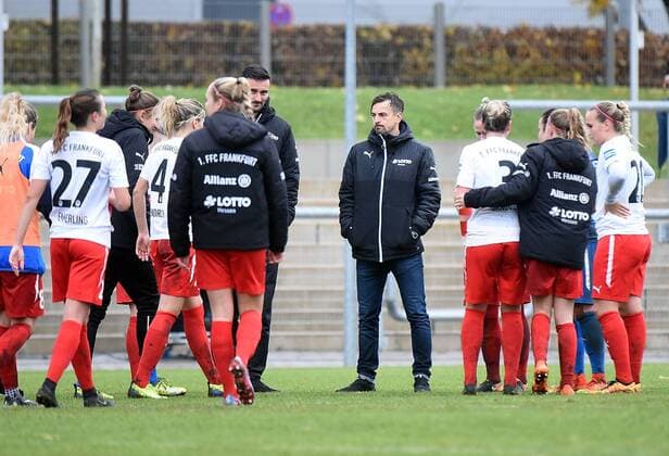 05 11 2017 xhbx Soccer 1 Bundesliga Women 1 FFC Frankfurt SV Werder Bremen emspor v l Manager Niko Arnautis 1 FFC Frankfurt player Team FFC Frankfurt Frankfurt am Main