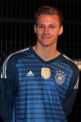 DFB und Die Mannschaft präsentieren WM- Trikot 2018 im THE BASE in Berlin, 07.11.17 Bild: Bernd Leno DFB und Die Mannschaft präsentieren WM- Trikot 2018 *** DFB and the team present World Cup jersey 2018 at THE BASE in Berlin 07 11 17 Bild Bernd Leno DFB and the team present World Cup jersey 2018