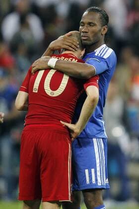 MUNCHEN 19 05 2012 Stadium Aliianz Arena season 2011 2012 Final Champions League FC Bayern Munich Chelsea 1 1 Chelsea wins after penalties Role for Arjen Robben on this evening He would miss an important penalty Here he is comforted by Didier Drogba bayern munchen chelsea