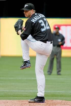 November 7, 2017 - FILE - HARRY LEROY HALLADAY III (born May 14, 1977 died November 7, 2017). He was flying his Icon A5, a two-person, single engine amphibian plane when the plane went down in the Gulf of Mexico. Nicknamed Doc , was an American professional baseball player who pitched in Major League Baseball MLB Baseball Herren USA for the Toronto Blue Jays and Philadelphia Phillies between 1998 and 2013. His nickname was a reference to Wild West gunslinger Doc Holliday. Pictured: Roy Doc Halladay throws a pitch in the top of the sixth inning. Halladay pitched earning his 11th victory of the season and helping the Toronto Blue Jays win over the Boston Red Sox 3-1, at the Rogers Centre, Toronto. Roy Halladay 1977 - 2017 MLB Pitcher - ZUMAq76_ 20171107_sha_q76_259 Copyright: xTerryxTingx