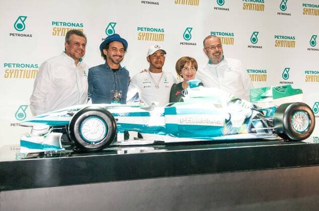 Coletiva Lewis Hamilton SÃO PAULO, SP - 08.11.2017: COLETIVA LEWIS HAMILTON - Luiz Sabatino, Eduardo Kobra, Lewis Hamilton, Viviane Senna and Guilherme de Paula during Lewis Hamilton Collective held at Vila Olímpia in São Paulo, SP. (Photo: Fábio Guinalz Fotoarena) x1423084x  FábioxGuinalz