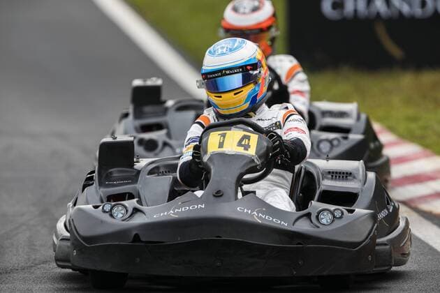 Formel 1, GP Brasilien, Kartrennen November 8, 2017 - Sao Paulo, Sao Paulo, Brazil - Nov, 2017 - Sao Paulo, Sao Paulo, Brazil - Spanish rider FERNANDO ALONSO (number 14) and his teammate Belgian STOFFEL VANDOORNE of McLaren Honda participated in a Kart race at the Granja Viana kartodromo in Sao Paulo (SP) on Wednesday (8). The pilots are in Brazil to participate in the Formula 1 Grand Prix next Sunday. Fernando Alonso runs in a kart track in Sao Paulo - ZUMAc168 20171108_zap_c168_008 Copyright: xMarceloxChellox
