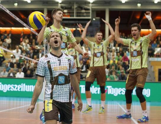 Volleyball Hypo Tiriol Alpenvolleys Unterhaching AV TSV Herrsching HER DVV Cup Men Eight Finals Season 2017 2018 am 08 11 2017 in Unterhaching B A Y E R N W E R K S P O R T A R A N A Germany x_MK40078x