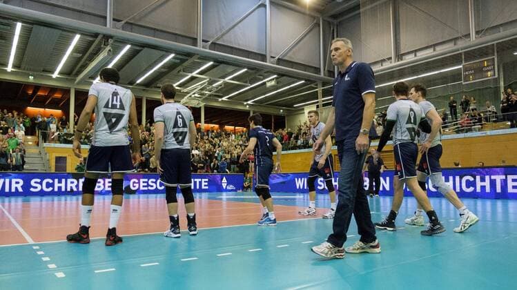 No history yet posted Alpenvolleys coach Stefan CHRTIANSKY AV and his team Volleyball Hypo Tiriol Alpenvolleys Unterhaching AV TSV Herrsching HER DVV Cup Men Eight finals season 2017 2018 on 08 11 2017 in Unterhaching B A Y E R N W E R K S P O R T A R A N A Germany x20171108_120x