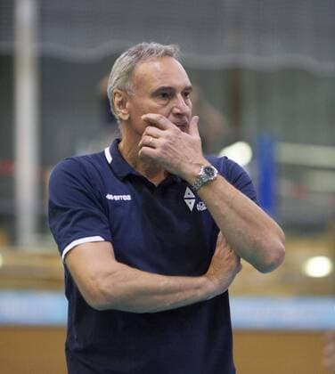 Skepticism with coach Stefan CHRTIANSKY AV Volleyball Hypo Tiriol Alpenvolleys Unterhaching AV TSV Herrsching HER DVV Cup Men Eight Finals Season 2017 2018 am 08 11 2017 in Unterhaching B A Y E R N W E R K S P O R T A R A N A Germany x20171108_123x