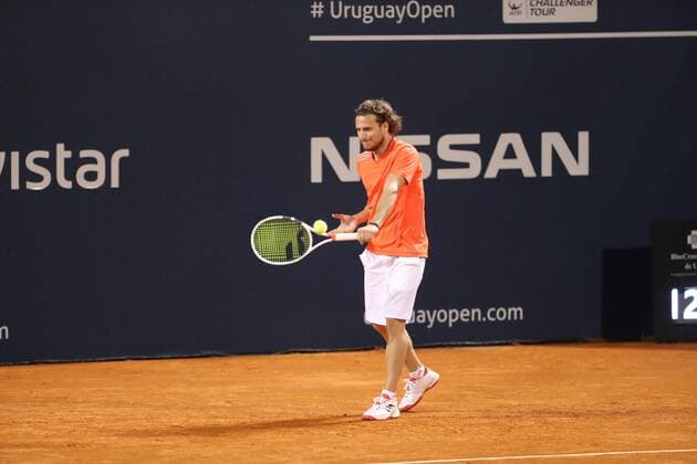 Uruguayan soccer player Diego Forlan in action during his friendly match in which he made team with his compatriot, tennis player Pablo Cuevas, against Argentinian tennis player Guido Pella and Argentinian actor Martin Bossi, in the framework of the Uruguay Open in Montevideo, Uruguay, 08 November 2017. Tennis friendly match: Uruguay - Argentina !ACHTUNG: NUR REDAKTIONELLE NUTZUNG!  Copyright: xRaulxMartinezx MON201 20171109-636457947993199473