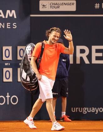 Uruguayan soccer player Diego Forlan attends his friendly match in which he made team with his compatriot, tennis player Pablo Cuevas, against Argentinian tennis player Guido Pella and Argentinian actor Martin Bossi, in the framework of the Uruguay Open in Montevideo, Uruguay, 08 November 2017. Tennis friendly match: Uruguay - Argentina !ACHTUNG: NUR REDAKTIONELLE NUTZUNG!  Copyright: xRaulxMartinezx MON201 20171109-636457948627339473