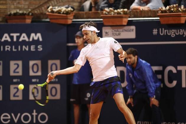 Argentinian actor Martin Bossi in action during his friendly match in which he made team with his compatriot, the tennis player Guido Pella, against Uruguayan tennis player Pablo Cuevas and Uruguayan soccer player Diego Forlan in the framework of the Uruguay Open in Montevideo, Uruguay, 08 November 2017. Tennis friendly match: Uruguay - Argentina !ACHTUNG: NUR REDAKTIONELLE NUTZUNG!  Copyright: xRaulxMartinezx MON201 20171109-636457949964259473