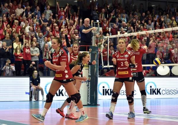 8 November 2017 Katharina Schwabe DSC Eva Hodanova DSC Myrthe Schoot DSC Mareen Apitz DSC Barbara Wezorke DSC v l Dresdner SC MTV Allianz Stuttgart 3 2 DVV Volleyball 1 Bundesliga