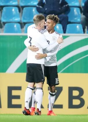 Germany Italy Soccer U20 International Match Chemnitz 09 11 2017 community4you Arena Soccer U20 International Germany vs Italy Goal for Germany Torjubel scored after 1 goal scorer Sidney Friede re U20 GER Hertha BSC with Maximilian Mittelstädt U20 GER Hertha BSC