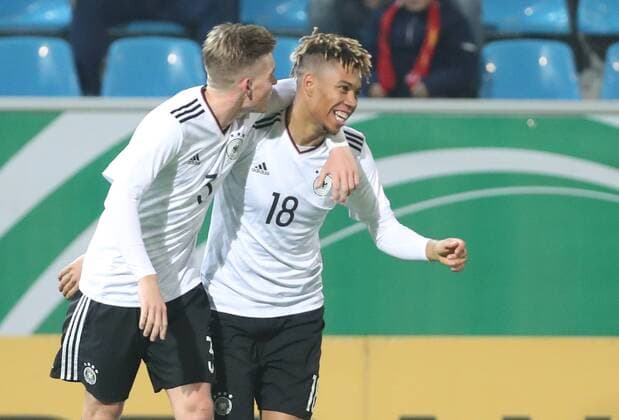 Germany Italy Soccer U20 International Match Chemnitz 09 11 2017 community4you Arena Soccer U20 International Germany vs Italy Goal for Germany Torjubel scored after 1 goal scorer Sidney Friede re U20 GER Hertha BSC with Maximilian Mittelstädt U20 GER Hertha BSC