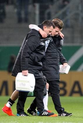 GER Internationals U20 Germany Italy 09 11 17 Chemnitz community4you Arena Stadion an der Gellertstrasse GER Season 2017 2018 U20 Germany vs Italy Bild Dzenis Burnic Germany is sent off injured