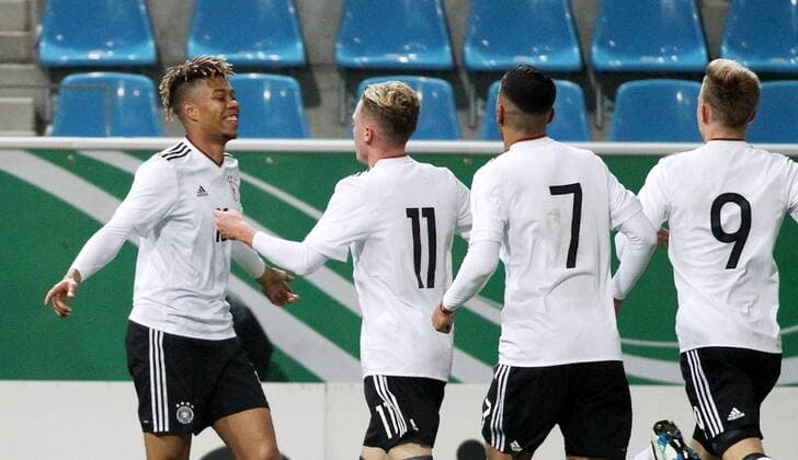 GER Internationals U20 Germany Italy 09 11 17 Chemnitz community4you Arena Stadium at Gellertstrasse GER Season 2017 2018 U20 Germany vs Italy at goal Torjubel Germany after scoring the 1 1 goal by Sidney Friede