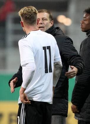 GER Internationals U20 Germany Italy 09 11 17 Chemnitz community4you Arena Stadium at Gellertstrasse GER Season 2017 2018 U20 Germany vs Italy at Image Coach Frank Kramer gives instructions to Robin Hack Germany