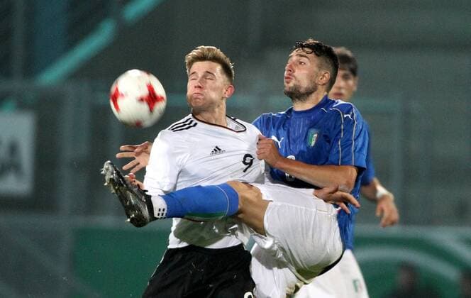 GER Internationals U20 Germany Italy 09 11 17 Chemnitz community4you Arena Stadium at the Gellertstrasse GER Season 2017 2018 U20 Germany vs Italy at the picture Johannes Eggestein Germany against Riccardo Marchizza Italy