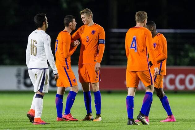ZEIST - 09-11-2017 , voetbal , oefenwedstrijd , Campus Zeist , seizoen 2017 2018 , Nederland O19 - Italie O19 , Nederland spelers Nick Venema (l) Per Schuurs (r) Nederland O19 - Italie O19  x1803919x