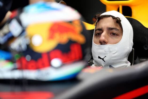Australian Formula One diver Daniel Ricciardo, Red Bull, prepares for the first training session at Interlagos racetrack in Sao Paulo, Brazil, 10 November 2017. Brazilian Formula One Grand Prix will be held the upcoming 12 November. Brazilian Grand Prix !ACHTUNG: NUR REDAKTIONELLE NUTZUNG!  Copyright: xFernandoxBizerraxJr.x SA315 20171110-636459284115103859