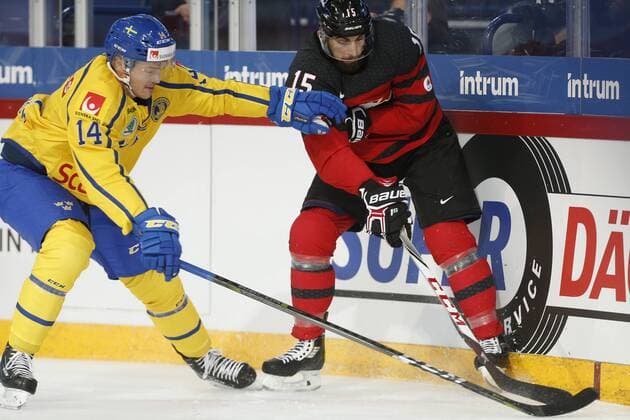 Eishockey, Karjala Cup, Kanada - Schweden 171110, Ishockey, Karjala Cup, Kanada - Sverige: Marcus Högström 14, Sweden and Eric O Dell 15, Canada during their Ice hockey Eishockey Karjala tournament Canada - Sweden match in Hartwall Arena 10. November 2017 in Helsinki, Finland. (Newspix24 Tomi Hänninen) © Bildbyran - COP 211 - SWEDEN ONLY  Copyright: TomixHänninen BB171110BB488