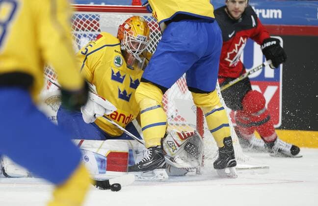 Eishockey, Karjala Cup, Kanada - Schweden 171110, Ishockey, Karjala Cup, Kanada - Sverige: Magnus Helleberg 35, Sweden during their Ice hockey Eishockey Karjala tournament Canada - Sweden match in Hartwall Arena 10. November 2017 in Helsinki, Finland. (Newspix24 Tomi Hänninen) © Bildbyran - COP 211 - SWEDEN ONLY  Copyright: TomixHänninen BB171110BB490