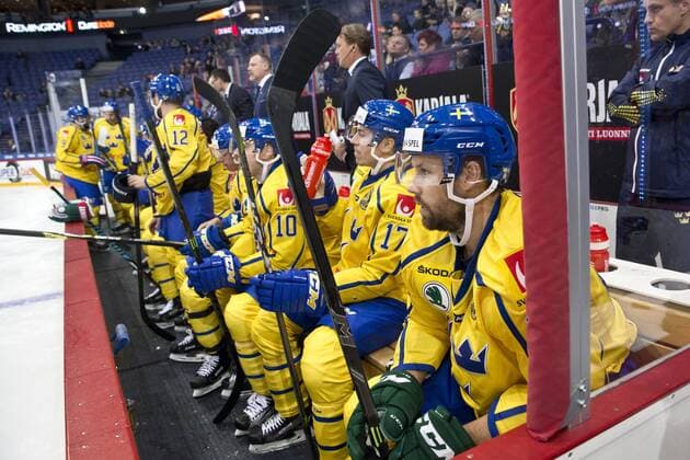 Eishockey, Karjala Cup, Kanada - Schweden Joakim Lindström 10, Sweden, Pär Lindholm 17, Sweden, Dick Axelsson 28, Sweden during their Icehockey Karjala tournament Canada vs. Sweden match in Hartwall Arena 10. November 2017 in Helsinki, Finland.  Copyright: xTomixHänninenx NP24_np24SPO1035251100
