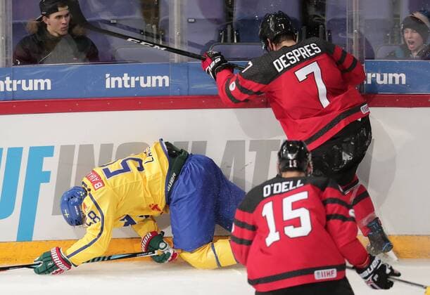 Eishockey, Karjala Cup, Kanada - Schweden 171110, Ishockey, Karjala Cup, Kanada - Sverige: Anton Lander 58, Sweden and Simon Despres 7, Canada during their Ice hockey Eishockey Karjala tournament Canada - Sweden match in Hartwall Arena 10. November 2017 in Helsinki, Finland.(Newspix24 Matti Matikainen) © Bildbyran - COP 211 - SWEDEN ONLY  Copyright: MattixMatikainen BB171110BB504