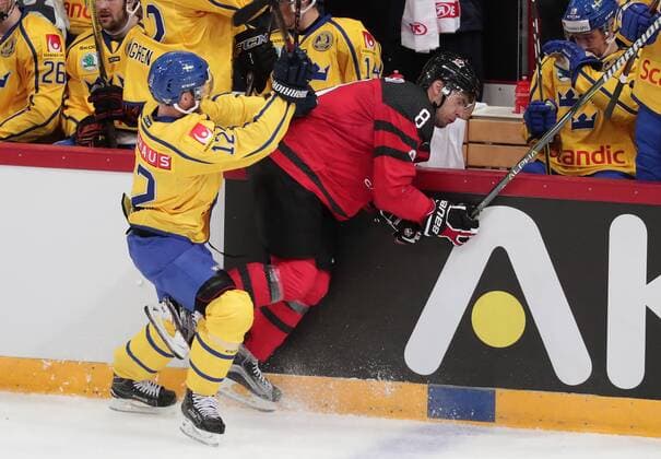 Eishockey, Karjala Cup, Kanada - Schweden 171110, Ishockey, Karjala Cup, Kanada - Sverige: Fredrik Pettersson 12, Sweden and Wojtek Wolski 8, Canada during their Ice hockey Eishockey Karjala tournament Canada - Sweden match in Hartwall Arena 10. November 2017 in Helsinki, Finland.(Newspix24 Matti Matikainen) © Bildbyran - COP 211 - SWEDEN ONLY  Copyright: MattixMatikainen BB171110BB513