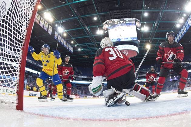 Eishockey, Karjala Cup, Kanada - Schweden 171110, Ishockey, Karjala Cup, Kanada - Sverige: Pär Lindholm 17, Sweden scores 0-1, Ben Scrievens 30, Canada during their Icehockey Karjala tournament Canada vs. Sweden match in Hartwall Arena 10. November 2017 in Helsinki, Finland. (Newspix24 Tomi Hänninen) © Bildbyran - COP 211 - SWEDEN ONLY  Copyright: TomixHänninen BB171110BB751