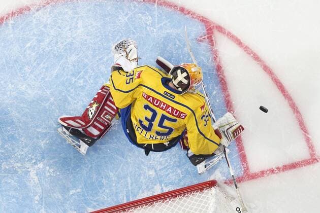 Eishockey, Karjala Cup, Kanada - Schweden 171110, Ishockey, Karjala Cup, Kanada - Sverige: Magnus Helleberg 35, Sweden during their Icehockey Karjala tournament Canada vs. Sweden match in Hartwall Arena 10. November 2017 in Helsinki, Finland. (Newspix24 Tomi Hänninen) © Bildbyran - COP 211 - SWEDEN ONLY  Copyright: TomixHänninen BB171110BB780