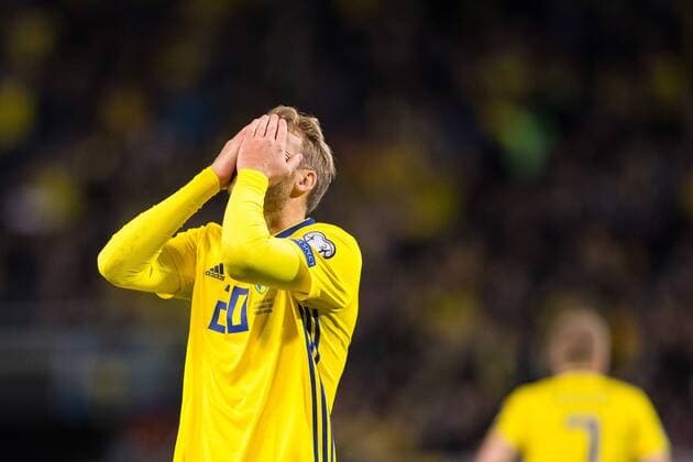 Fußball, WM Playoffs, Schweden - Italien 171110 Sveriges Ola Toivonen deppar efter missad malchans under fotbollsmatchen i VM-kvalets play-off mellan Sverige och Italien den 10 november 2017 i Stockholm.  Copyright: ANDREASxLxERIKSSON BB171110AE004