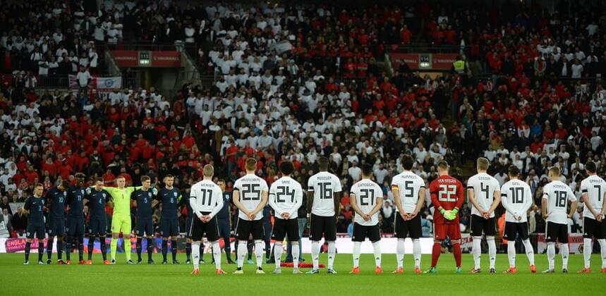 Football Mens Season 2017 2018 Test match in London England Germany Mourning minutes of silence of both teams ahead of the match Germany 10 11 2017 Copyright: xMichaelxHundtx xMatthiasxKochx