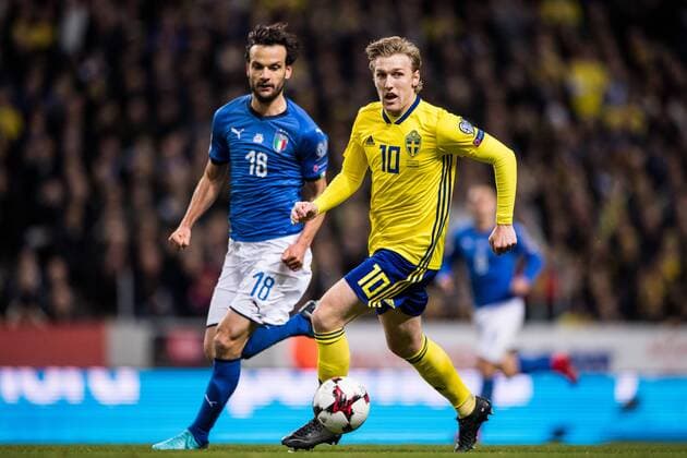 Fußball, WM Playoffs, Schweden - Italien 171110 Sveriges Emil Forsberg och Italiens Marco Parolo under fotbollsmatchen i VM-kvalets play-off mellan Sverige och Italien den 10 november 2017 i Stockholm.  Copyright: JOELxMARKLUND BB171110JM027