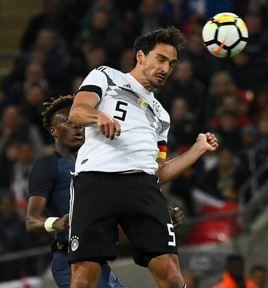 10 11 2017 xfux Football Laender match Friendly match England Germany emspor v Mats Hummels German national football team DFB header London